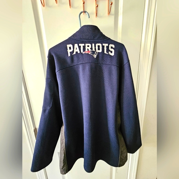 NFL Patriots Pullover - Picture 3 of 7